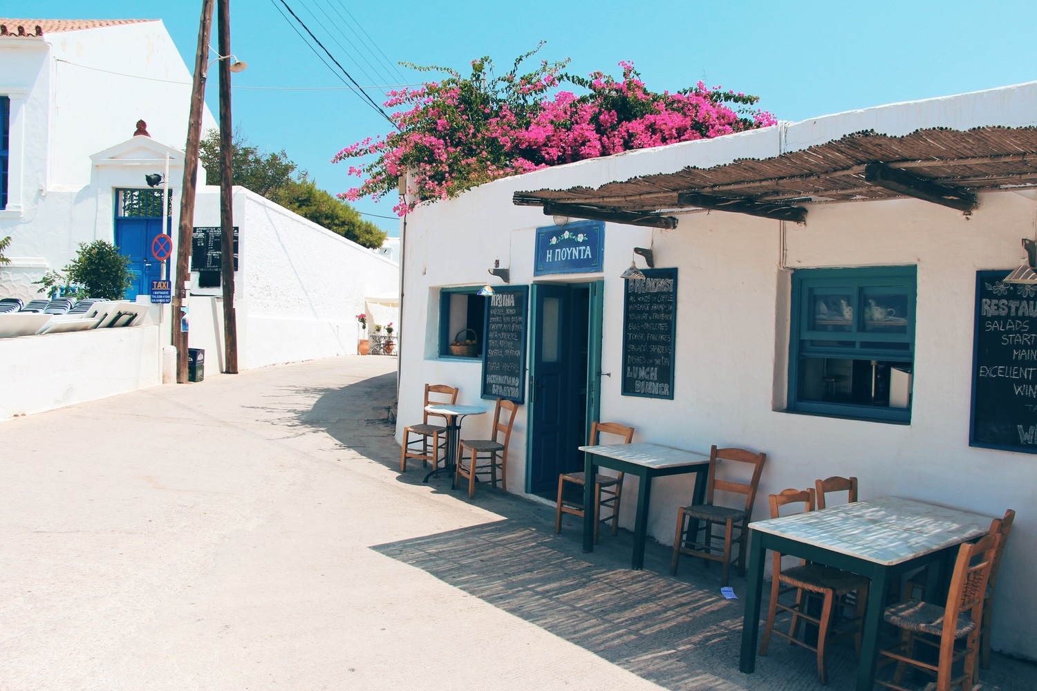 Pounta serves great breakfast with freshly baked bread, locally produced jams and tasty eggs