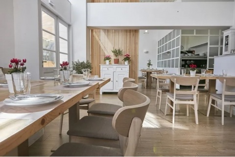 Psarochori at Mavili Square