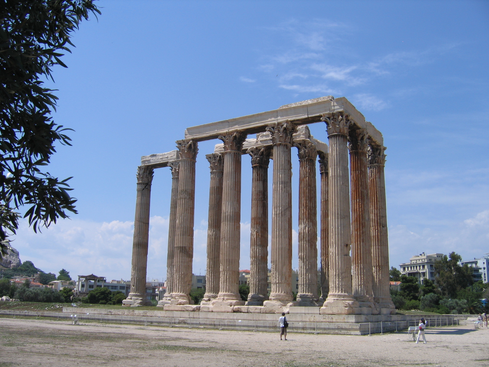 Греция достопримечательности храм зевса олимпийского. Греция афины храм зевса. Храм зевса олимпийского в афинах реконструкция. Храм зевса афины. Храм афины алеи в тегее план.